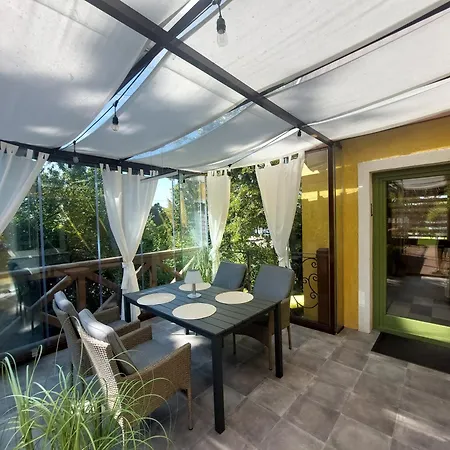 Centrum Csaladi Apartment *